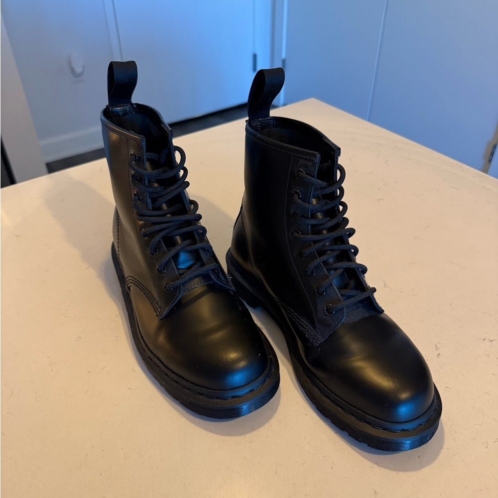 Women’s Mono Smooth Doc Martens Boots, Barely worn, Size 9 W/8 M